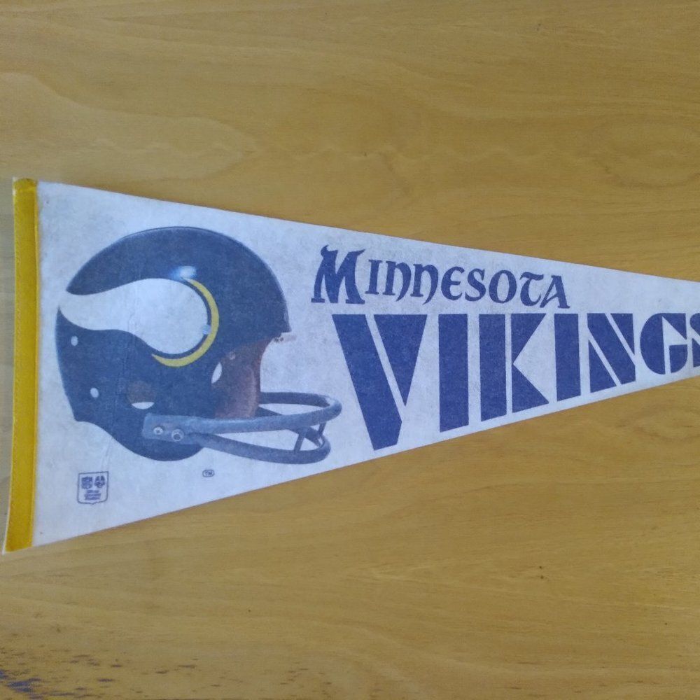 Vintage NFL Minnesota Vikings Felt Pennant Flag 29"